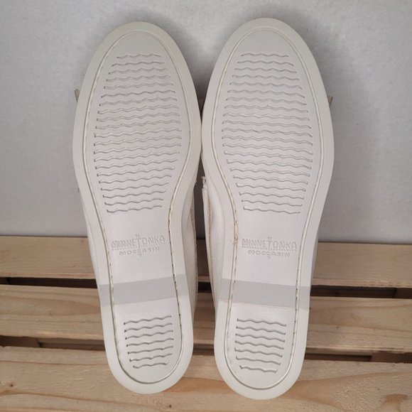 NEW Minnetonka Womens White Leather Thunderbird Boat Moccasins size 5 - Picture 7 of 8